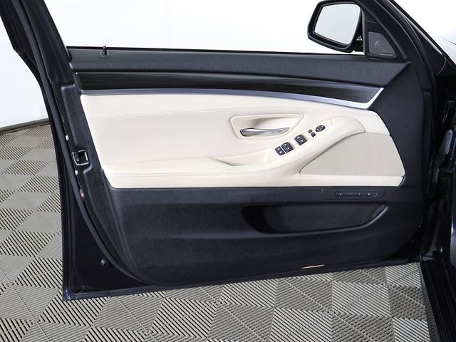 2014 BMW 5 Series 550i xDrive - 23032196 - 25