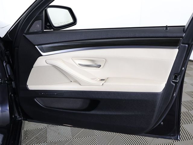 2014 BMW 5 Series 550i xDrive - 23032196 - 26