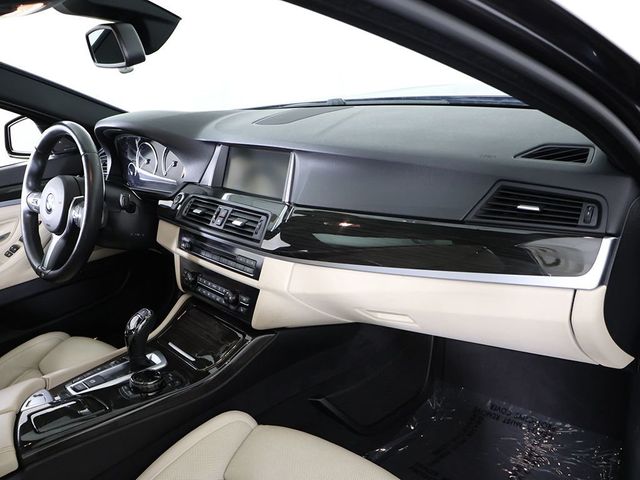 2014 BMW 5 Series 550i xDrive - 23032196 - 30