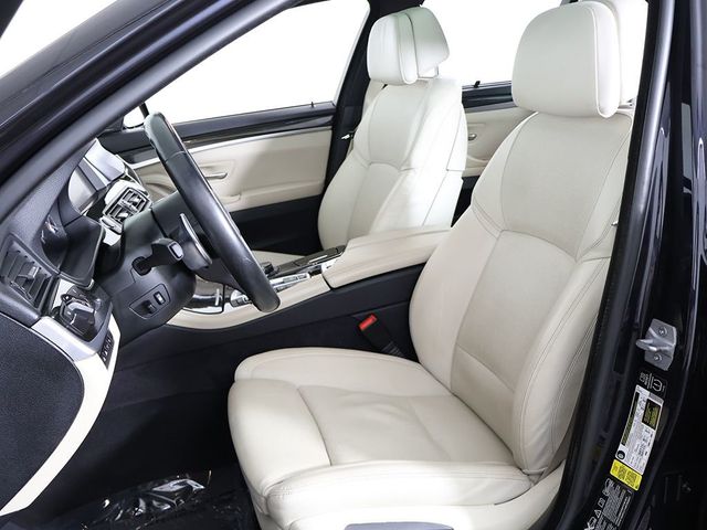2014 BMW 5 Series 550i xDrive - 23032196 - 31