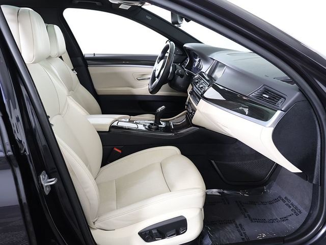 2014 BMW 5 Series 550i xDrive - 23032196 - 34