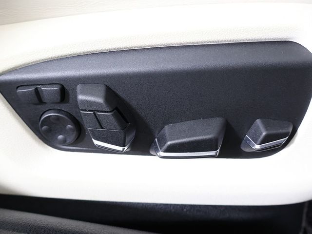 2014 BMW 5 Series 550i xDrive - 23032196 - 36