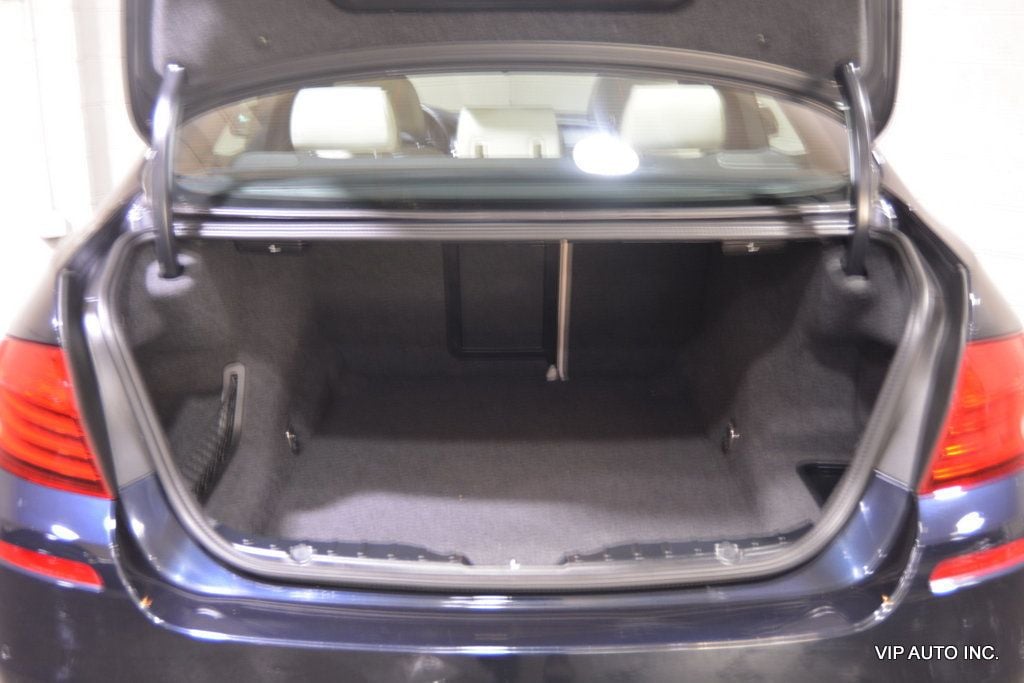 2014 BMW 5 Series 550i xDrive - 22811546 - 29