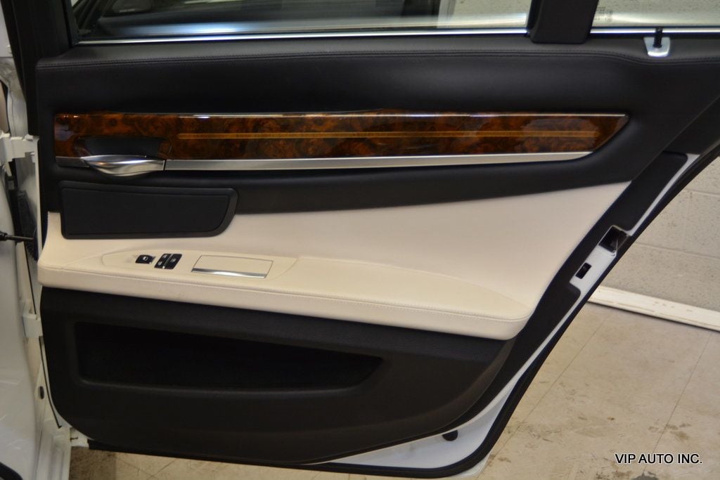 2014 BMW 7 Series 740i - 22930959 - 9