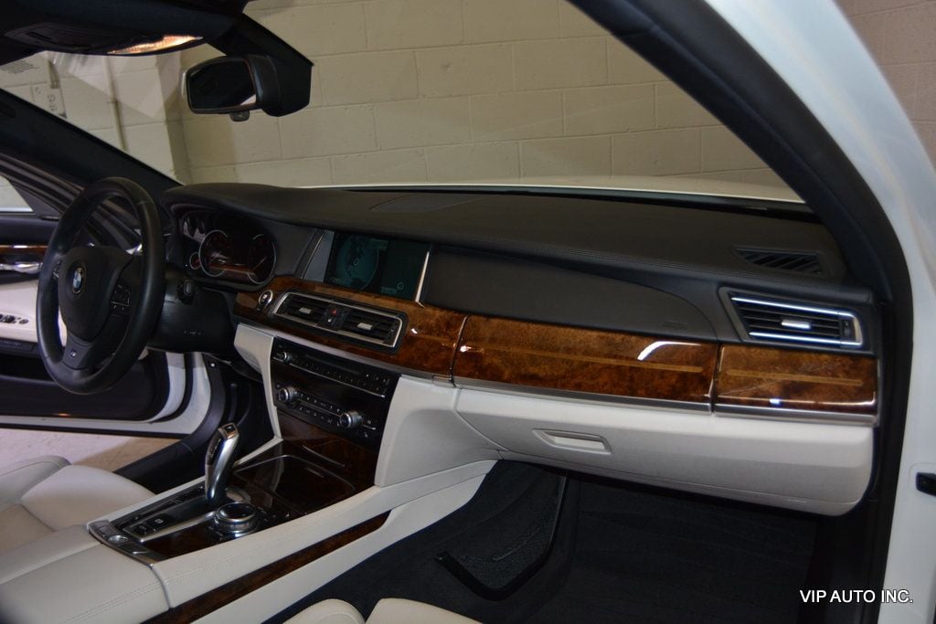 2014 BMW 7 Series 740i - 22930959 - 11