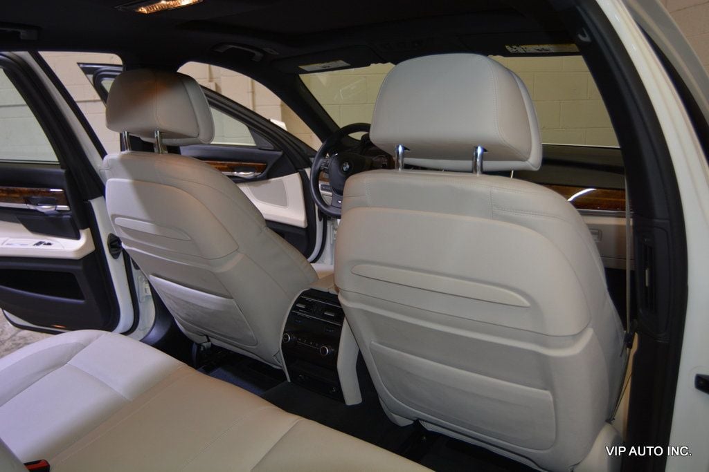 2014 BMW 7 Series 740i - 22930959 - 20