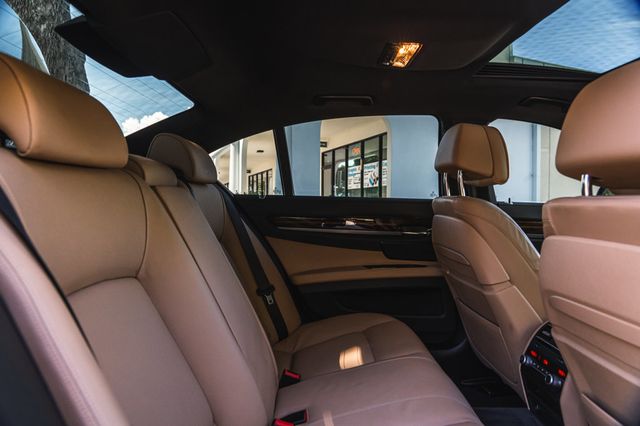 2014 BMW 7 Series 740i - 23090778 - 23