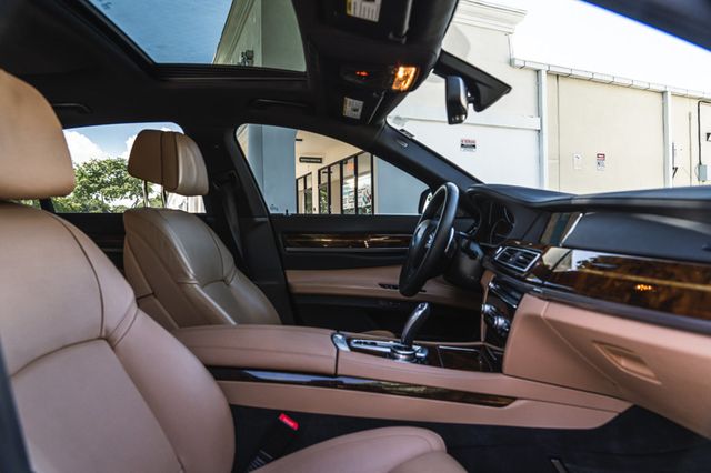 2014 BMW 7 Series 740i - 23090778 - 27