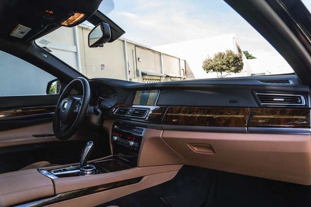 2014 BMW 7 Series 740i - 23090778 - 28
