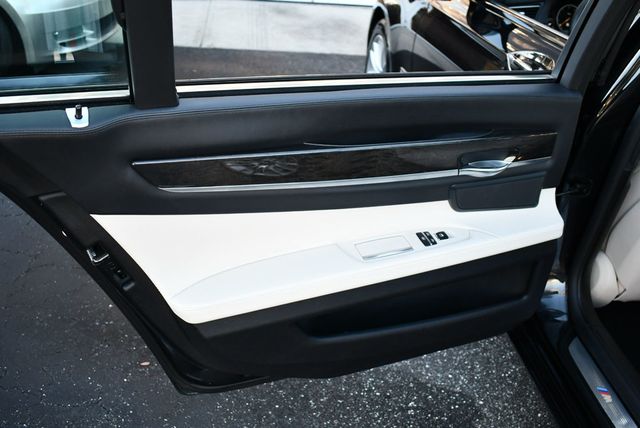 2014 BMW 7 Series 750Li RWD Sedan W/Executive, M Sport & Lighting Packages - 22946566 - 14