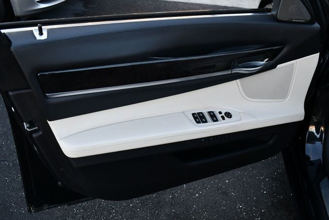 2014 BMW 7 Series 750Li RWD Sedan W/Executive, M Sport & Lighting Packages - 22946566 - 32