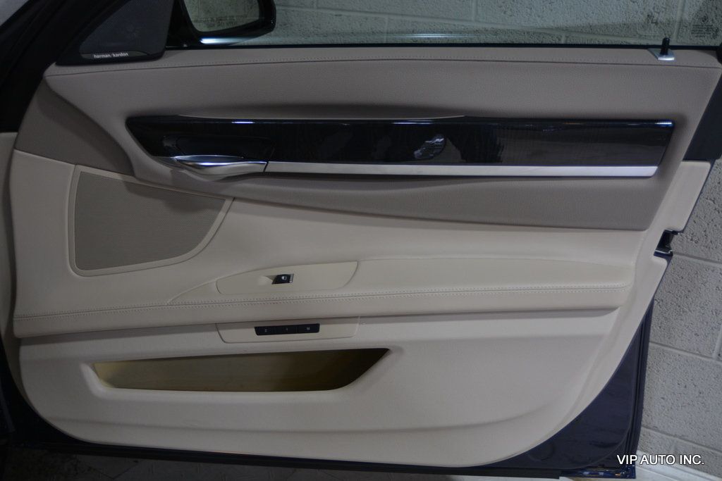 2014 BMW 7 Series 750Li xDrive - 22917782 - 7