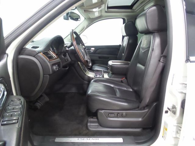 2014 Cadillac Escalade 2WD Platinum Edition's photo