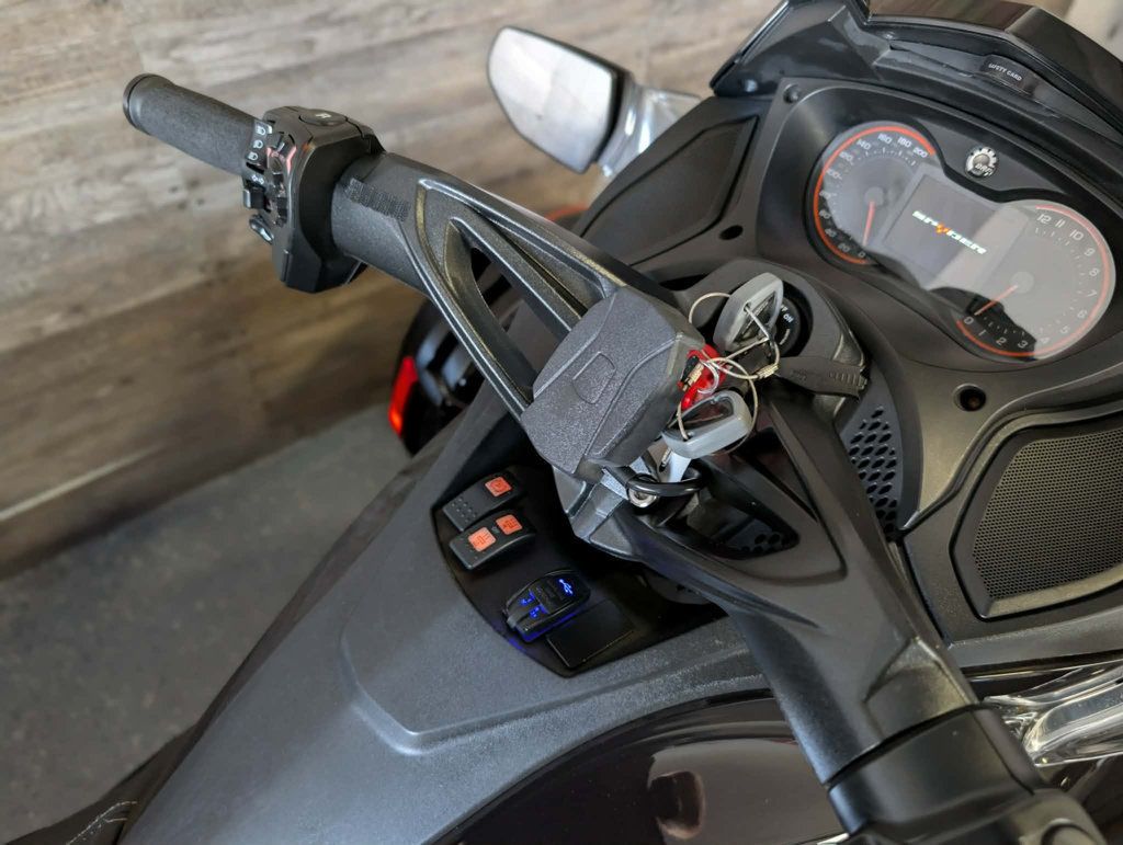 2014 Can-Am Spyder ST Limited SUPER CLEAN! - 23018877 - 9