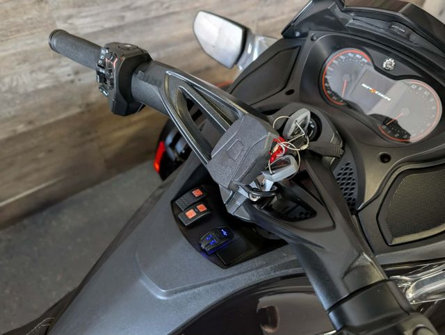 2014 Can-Am Spyder ST Limited SUPER CLEAN! - 23018877 - 9