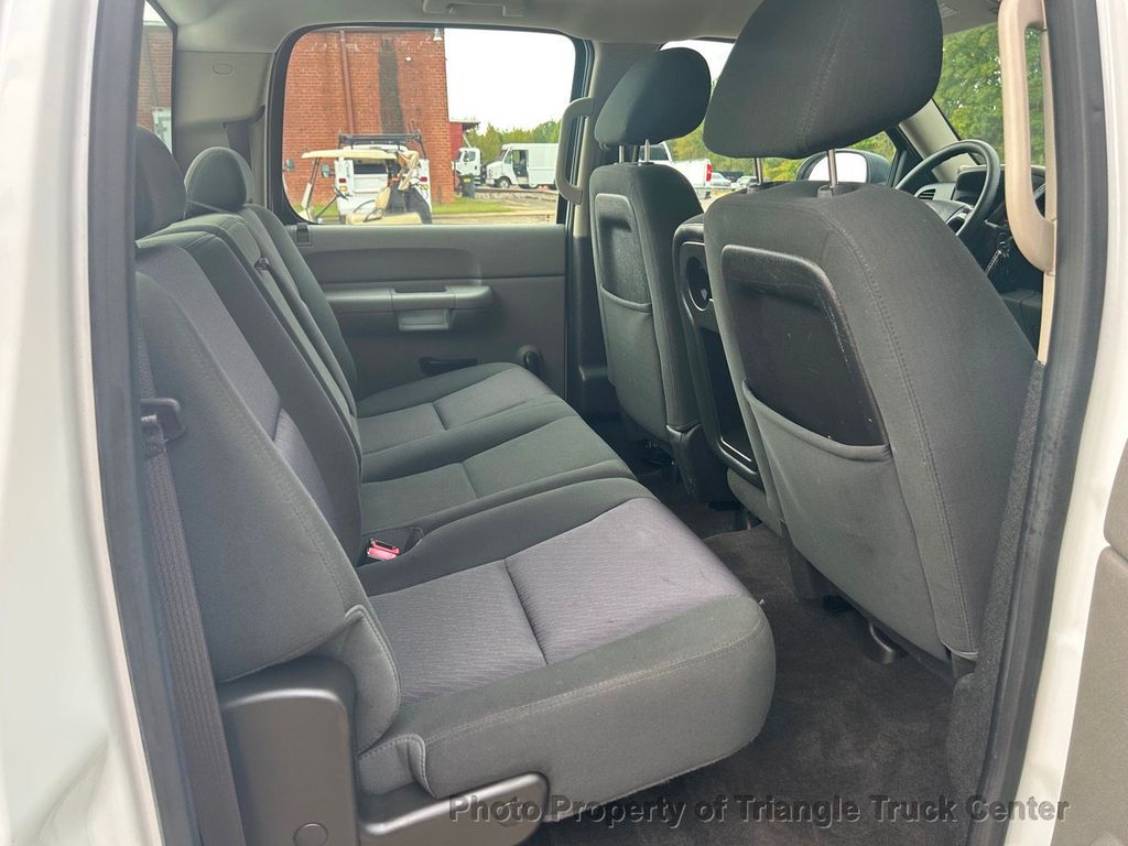 2014 Chevrolet 2500HD FULL SIZE 4 DOOR CREW CAB 4X4 31k MI +SUPER CLEAN UTILITY! LOOK INSIDE BOXES! VERY NICE UNIT - 22108024 - 35
