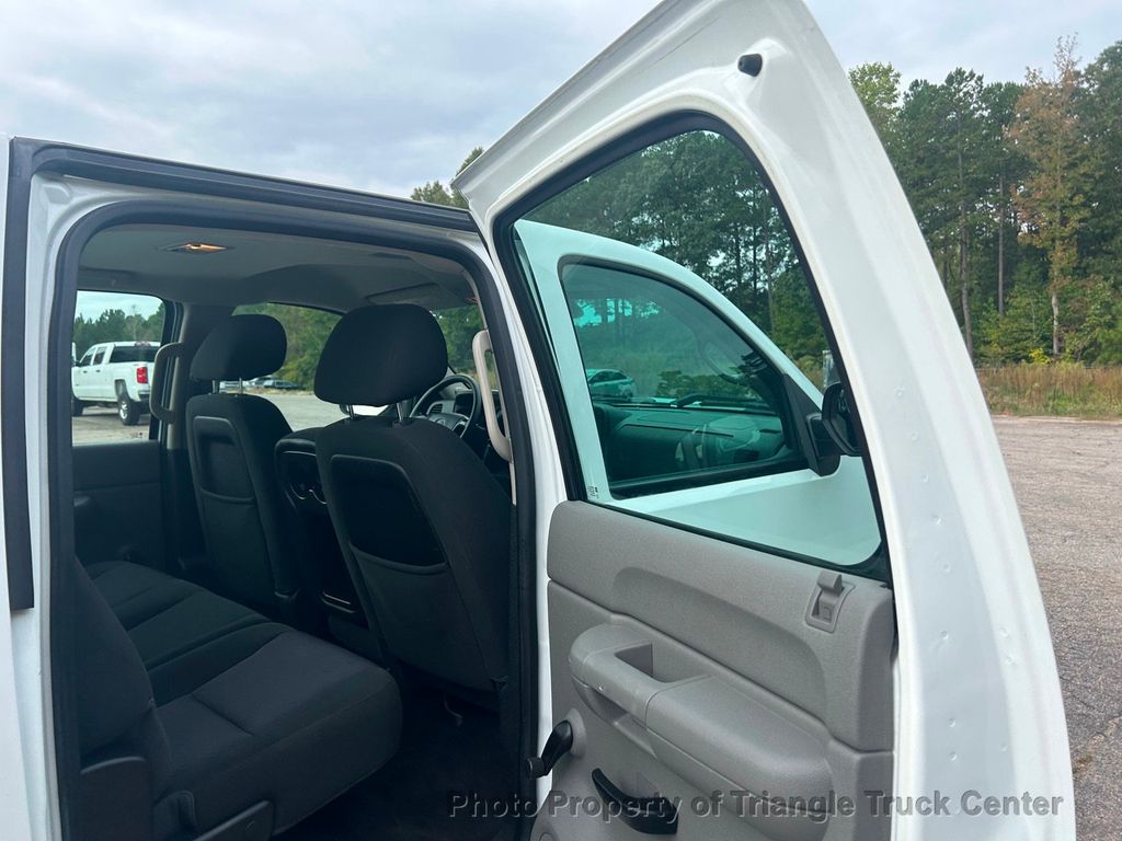 2014 Chevrolet 2500HD FULL SIZE 4 DOOR CREW CAB 4X4 31k MI +SUPER CLEAN UTILITY! LOOK INSIDE BOXES! VERY NICE UNIT - 22108024 - 38