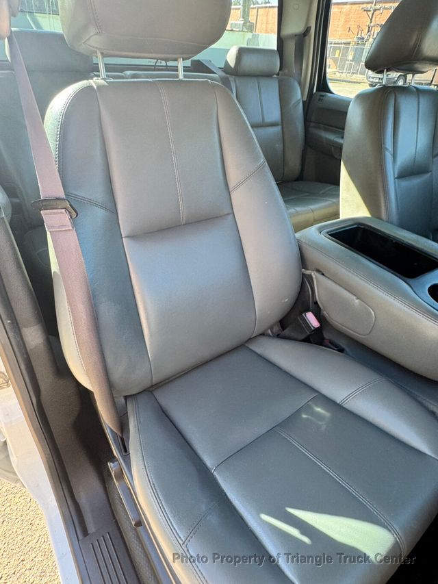 2014 Chevrolet 3500HD JUST 26k MILES! CREW CAB UTILITY SRW! +LADDER/ PIPE RACK FINANCE OR LEASE! - 23002306 - 37