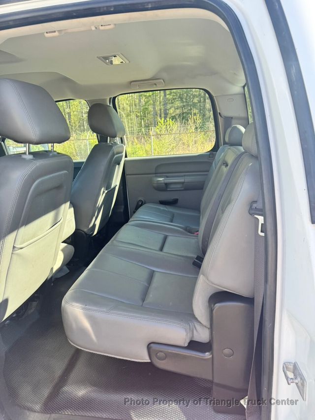 2014 Chevrolet 3500HD JUST 26k MILES! CREW CAB UTILITY SRW! +LADDER/ PIPE RACK FINANCE OR LEASE! - 23002306 - 64