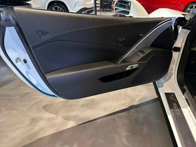 2014 Chevrolet Corvette Stingray MSRP$73340/3LT-EquipmentGroup/CarbonFiberDualRoof/NAV - 23040297 - 14