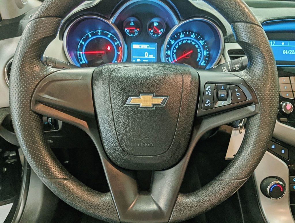2014 Chevrolet CRUZE 4dr Sedan Automatic LS - 22411513 - 15
