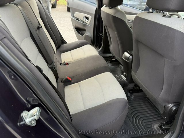 2014 Chevrolet CRUZE 4dr Sedan Manual LS - 23100515 - 9