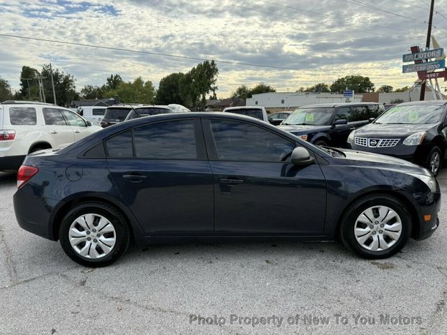 2014 Chevrolet CRUZE 4dr Sedan Manual LS - 23100515 - 5