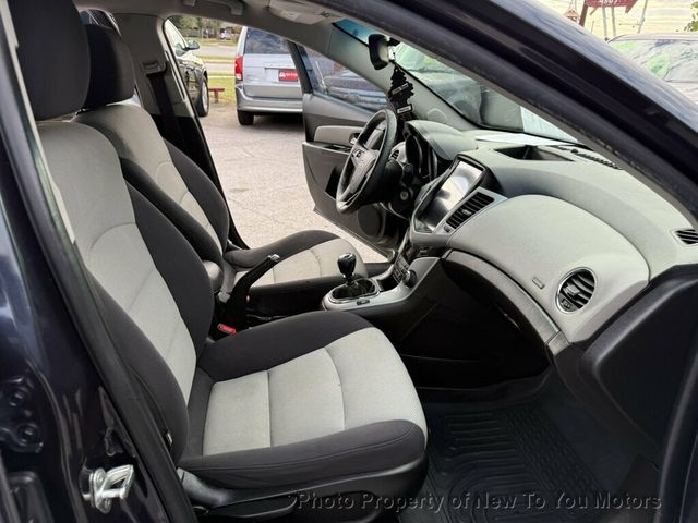 2014 Chevrolet CRUZE 4dr Sedan Manual LS - 23100515 - 8