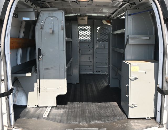 2014 Chevrolet Express Cargo Van 2500 - 23072132 - 10