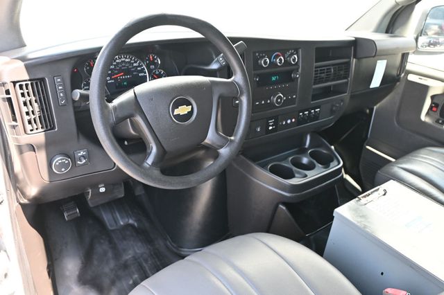 2014 Chevrolet Express Cargo Van 2500 - 23072132 - 4