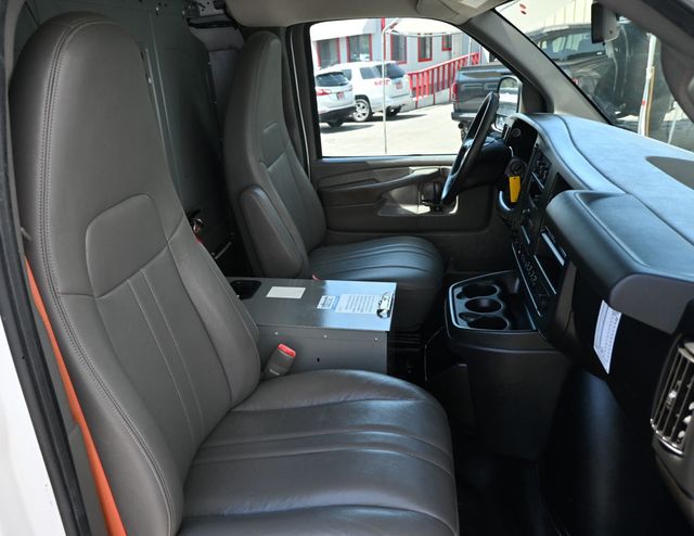 2014 Chevrolet Express Cargo Van 2500 - 23072132 - 8