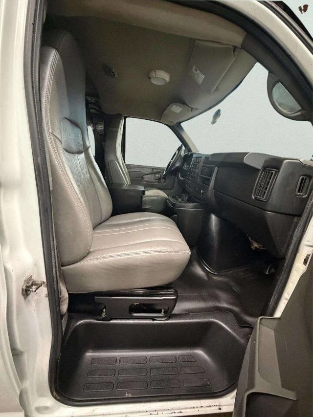2014 Chevrolet Express Cargo Van AWD 1500 135" - 23000580 - 17