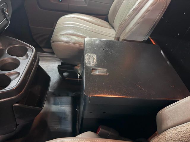 2014 Chevrolet Express Cargo Van AWD 1500 135" - 23000580 - 32