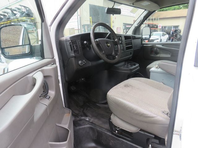 2014 Chevrolet Express Cargo Van RWD 1500 135"(clear title) - 22922734 - 8