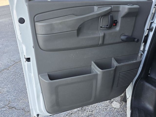2014 Chevrolet Express Cargo Van RWD 2500 135" - 22971097 - 21