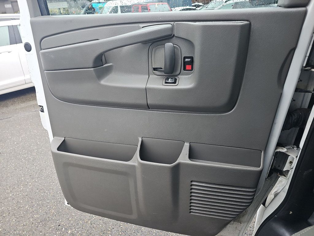 Chevrolet Express photo 16