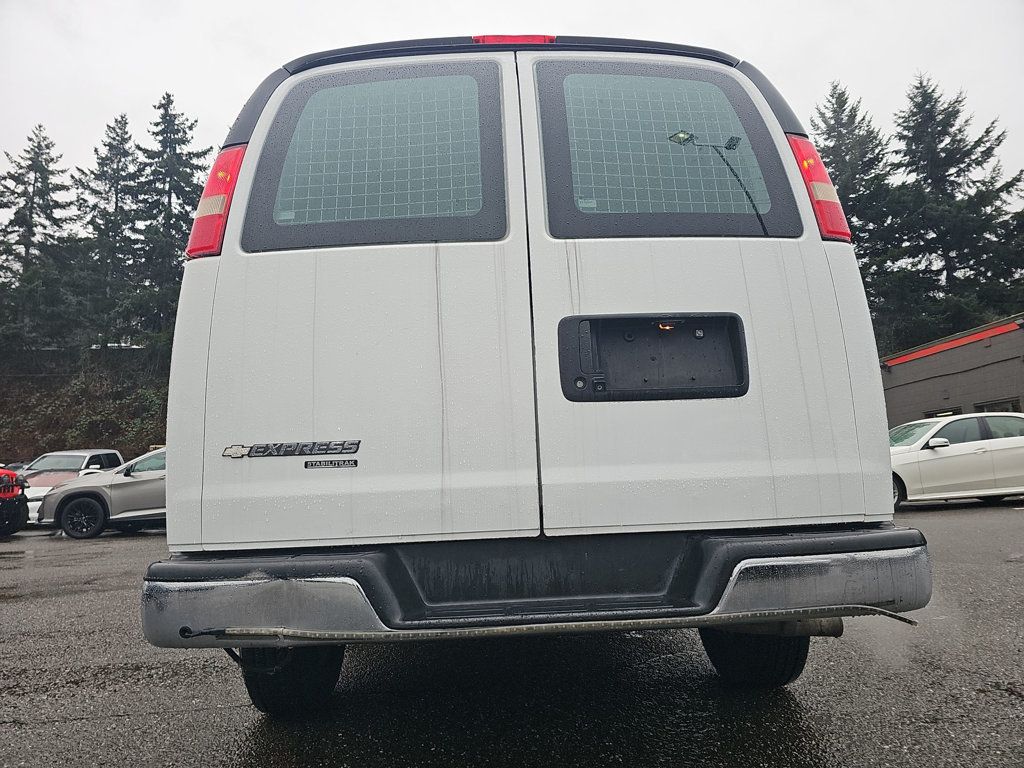 Chevrolet Express photo 21
