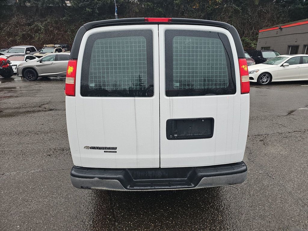 Chevrolet Express photo 22