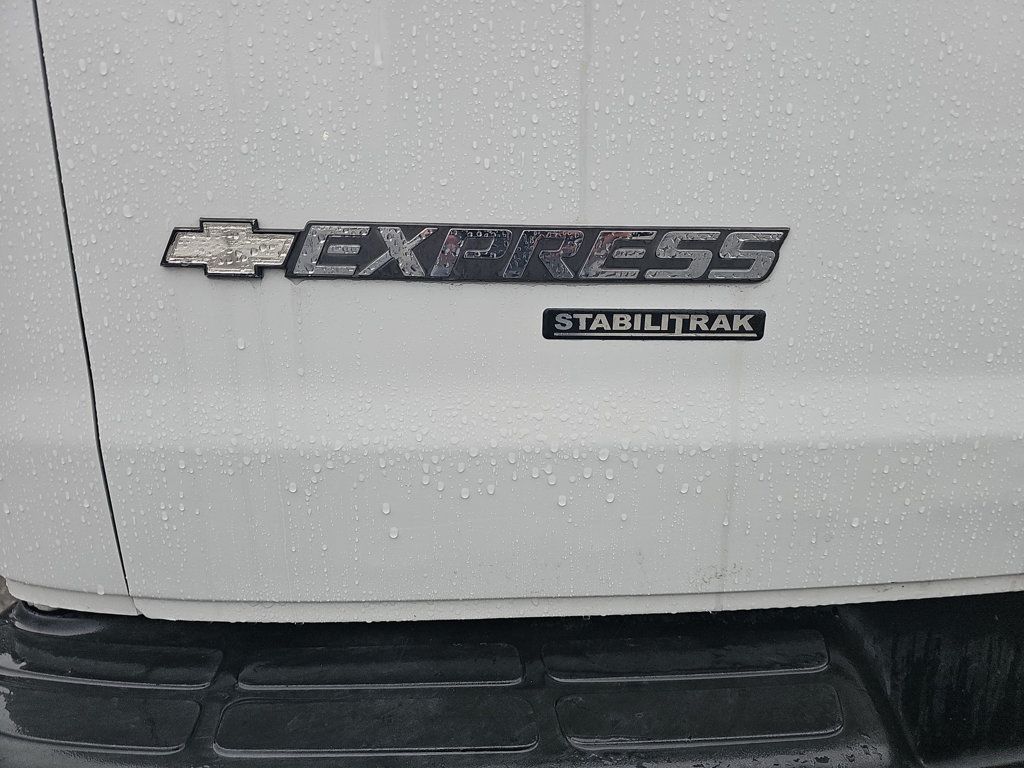Chevrolet Express photo 23
