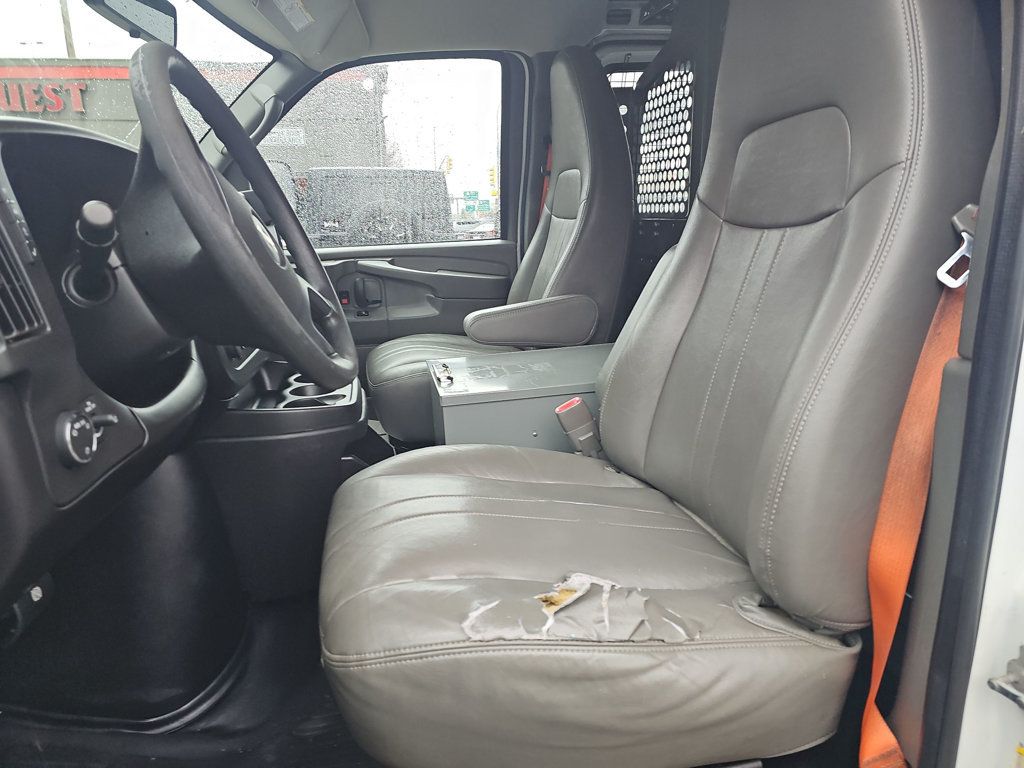 Chevrolet Express photo 9