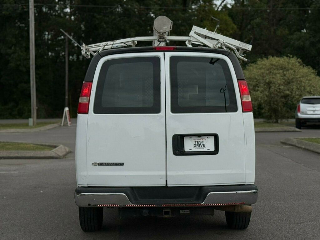 2014 Chevrolet Express Cargo Van photo 3