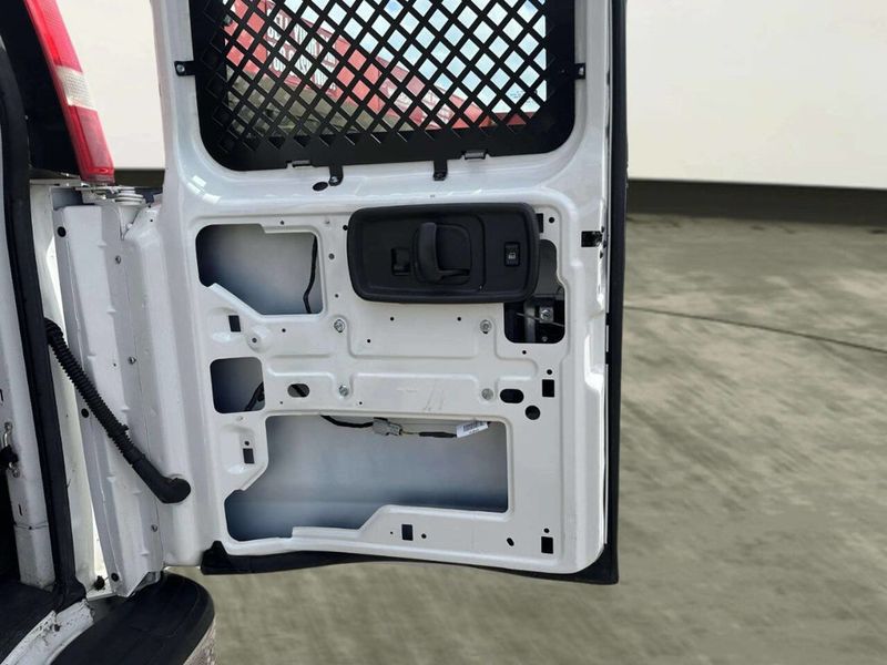 2014 Chevrolet Express Cargo Van RWD 2500 135" - 23014124 - 11