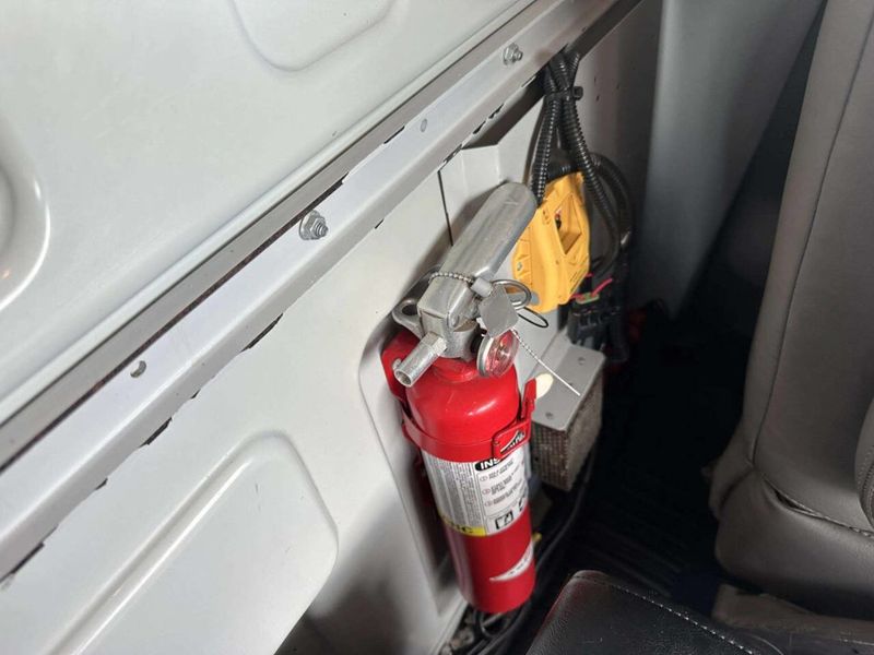 2014 Chevrolet Express Cargo Van RWD 2500 135" - 23014124 - 24