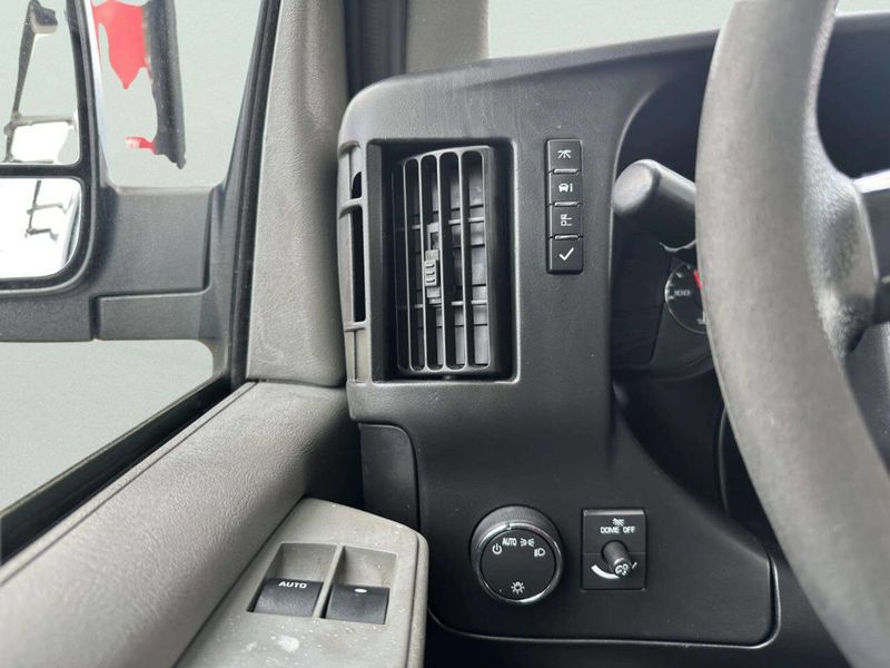 2014 Chevrolet Express Cargo Van RWD 2500 135" - 23014124 - 32