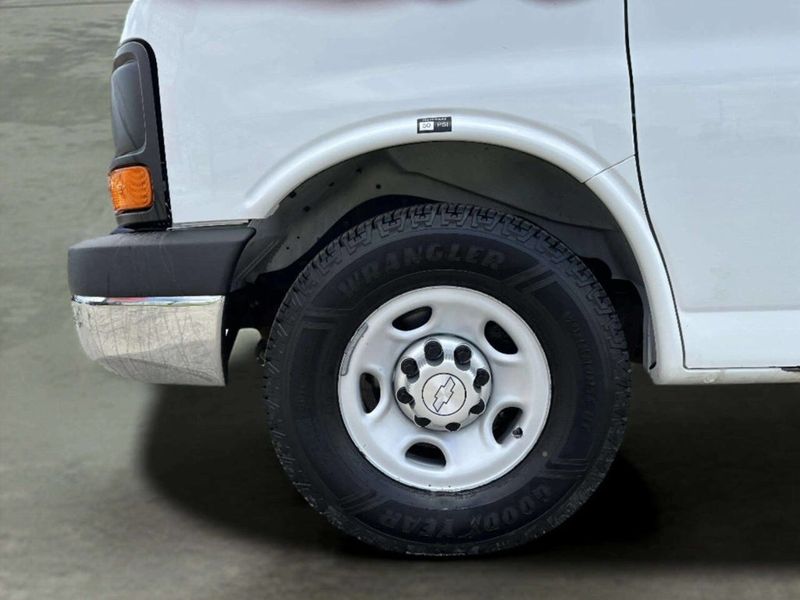 2014 Chevrolet Express Cargo Van RWD 2500 135" - 23014124 - 35
