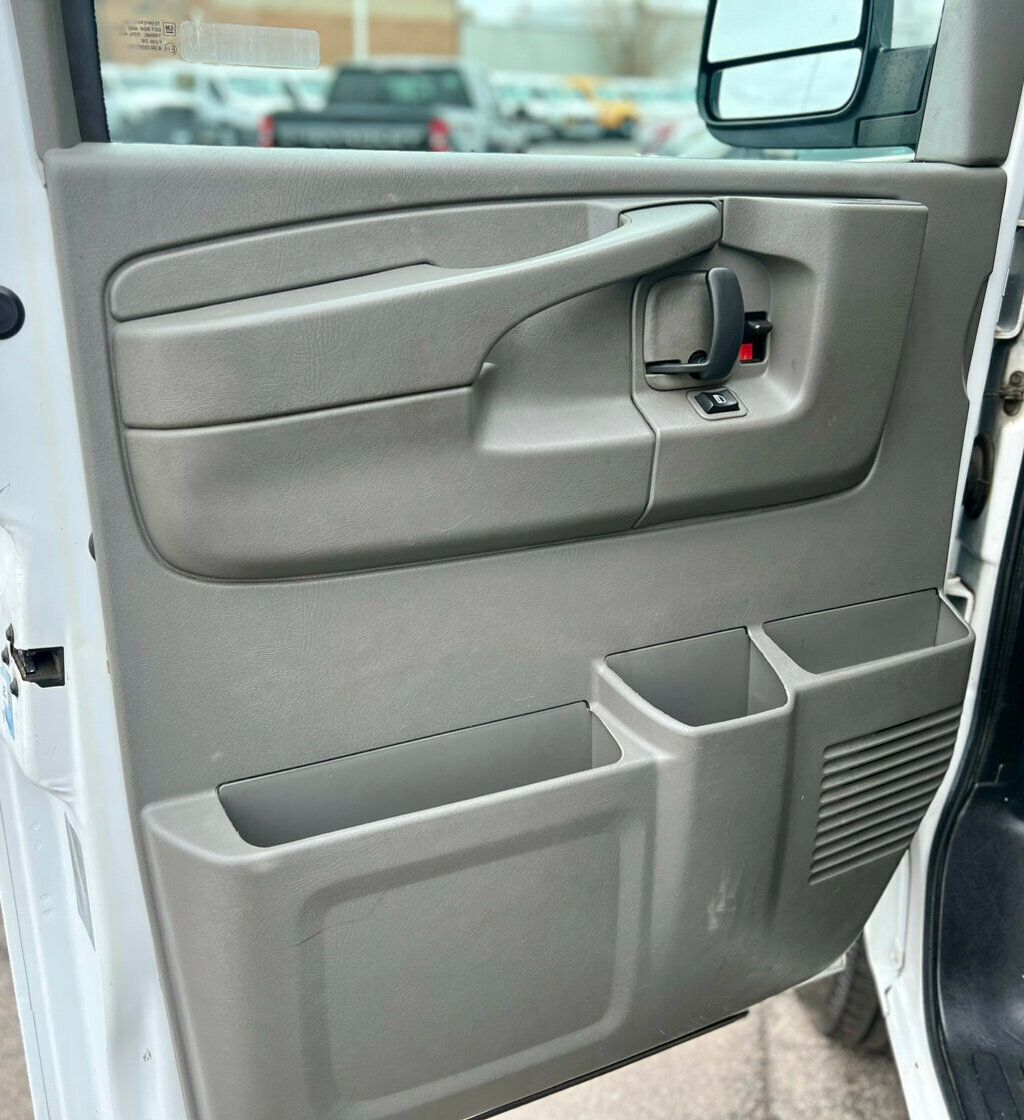 2014 Chevrolet Express Cargo Van RWD 2500 135" - 23000494 - 11