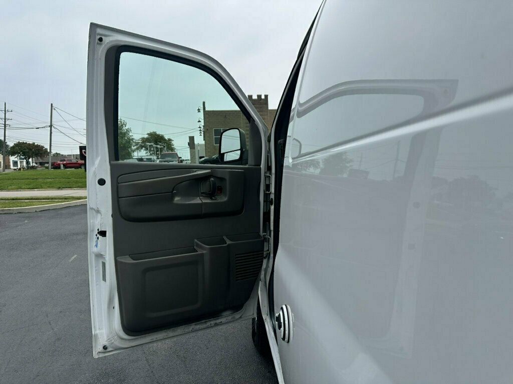2014 Chevrolet Express Cargo Van RWD 2500 135" - 23073524 - 19