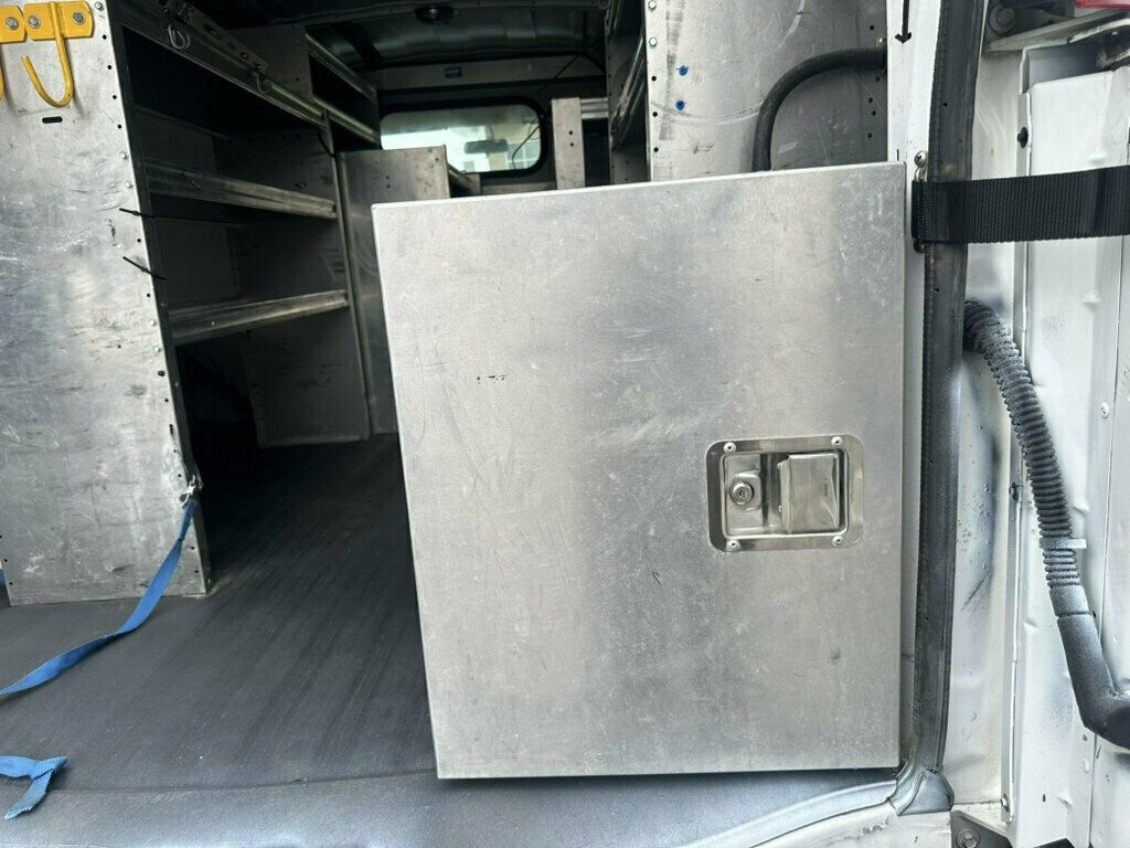 2014 Chevrolet Express Cargo Van RWD 2500 135" - 23073524 - 36