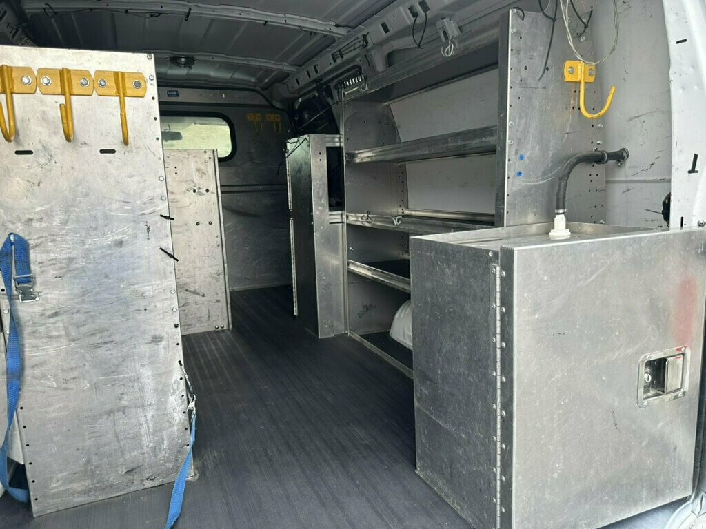 2014 Chevrolet Express Cargo Van RWD 2500 135" - 23073524 - 4