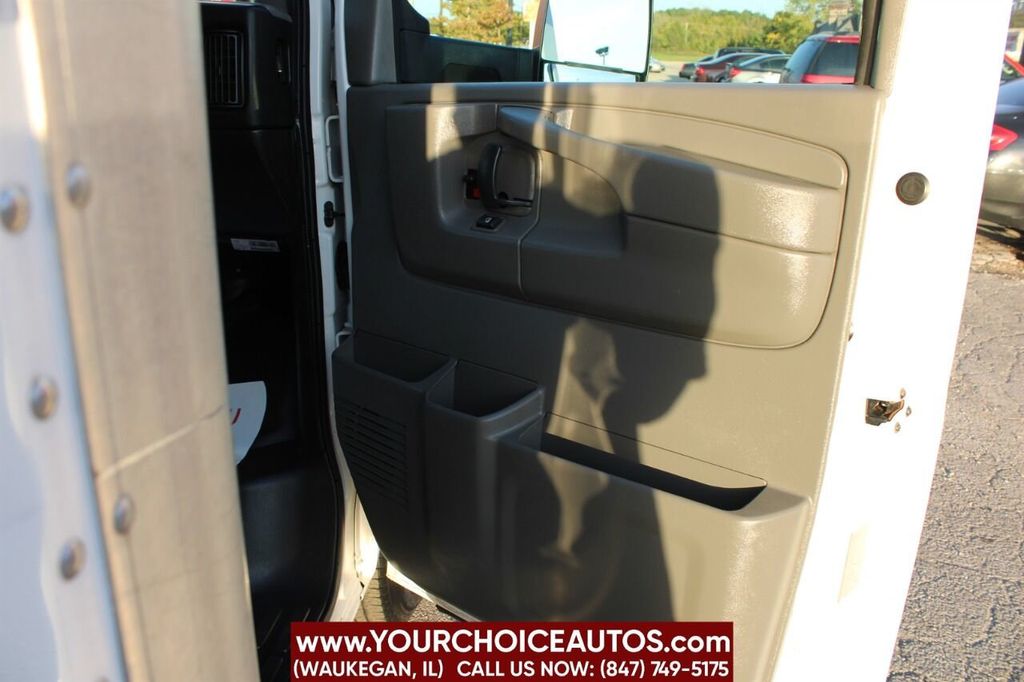 2014 Chevrolet Express Commercial Cutaway 3500 Van 159" - 22139023 - 23